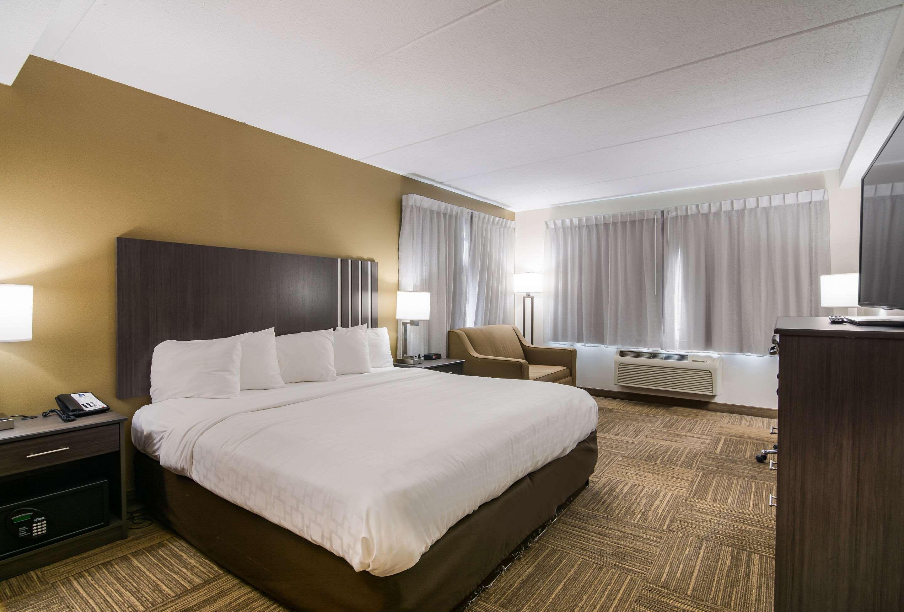 Clarion Pointe Jamestown - Falconer Екстер'єр фото