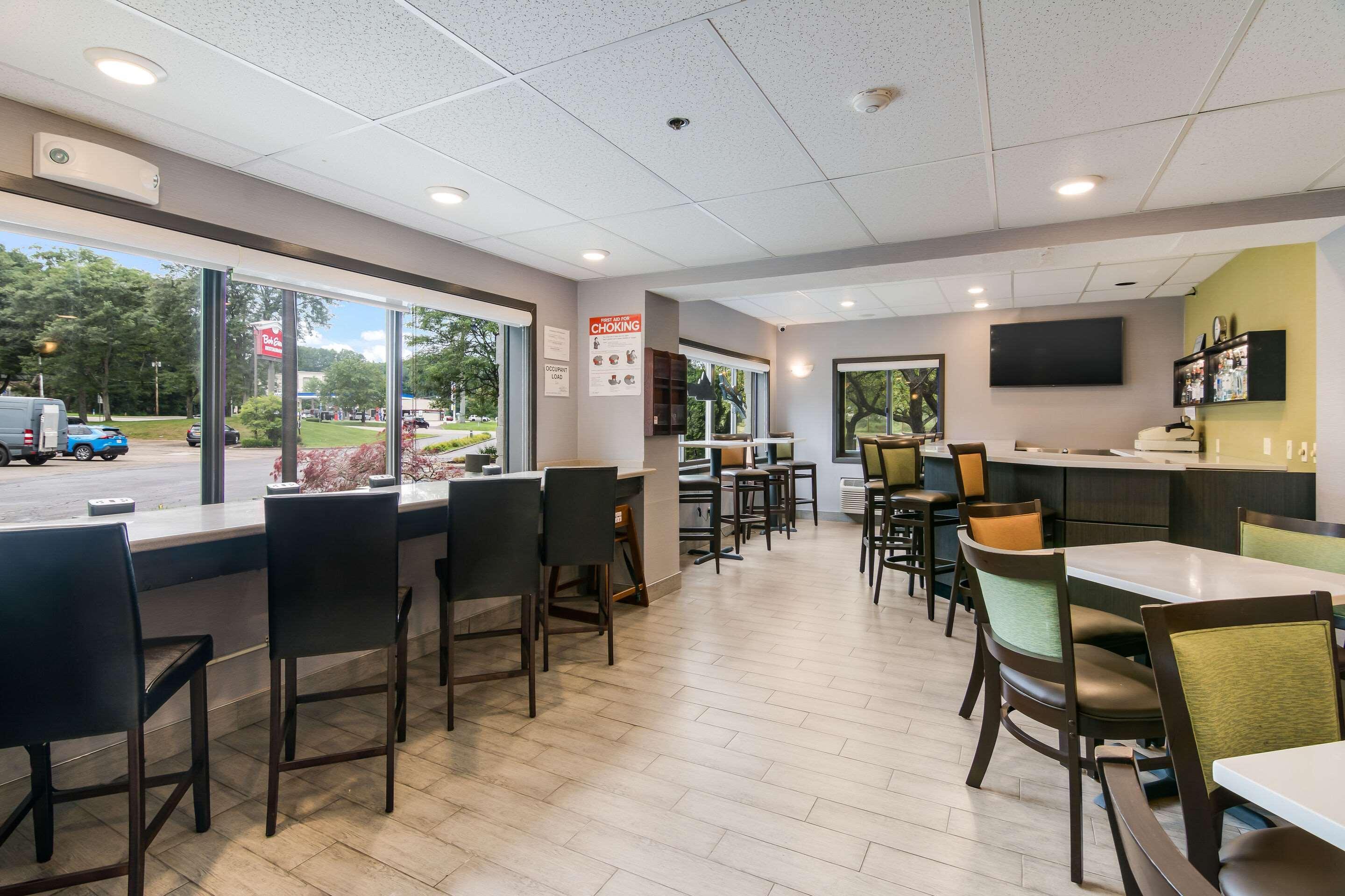 Clarion Pointe Jamestown - Falconer Екстер'єр фото